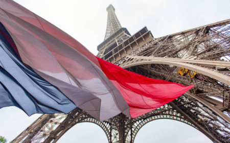 Immigration : les « hubs de retour » divisent l’Europe, Emmanuel Macron dit « non »