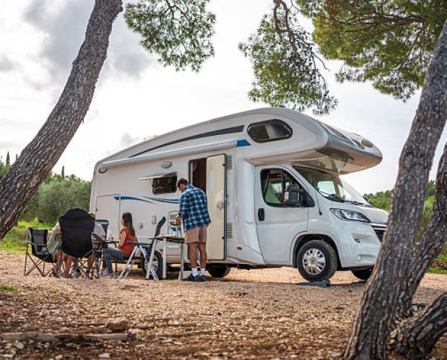 Camping-car : Comment éviter les amendes forfaitaires lors du stationnement de nuit ?
