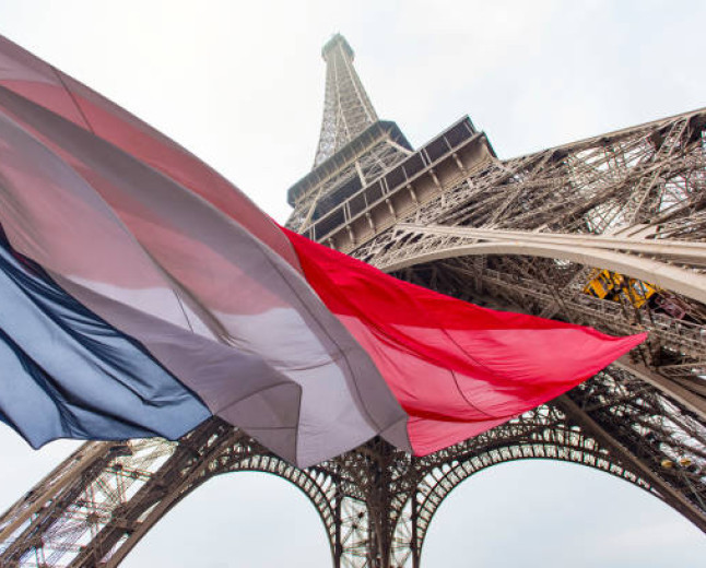 Immigration : les « hubs de retour » divisent l’Europe, Emmanuel Macron dit « non »