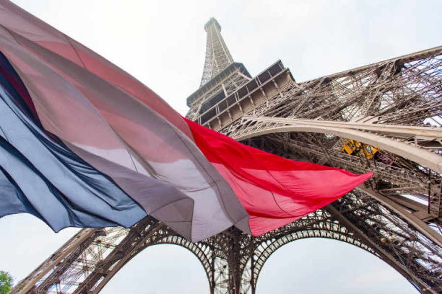 Immigration : les « hubs de retour » divisent l’Europe, Emmanuel Macron dit « non »