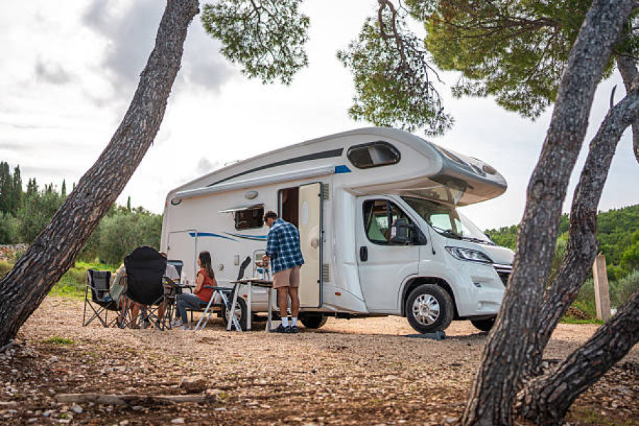 Camping-car : Comment éviter les amendes forfaitaires lors du stationnement de nuit ?
